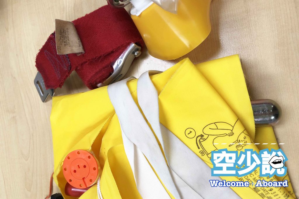 空服員 安全示範