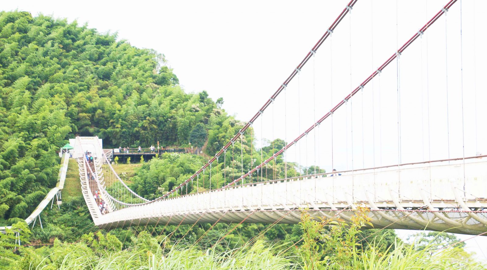 上梅山避暑 下民雄吃補