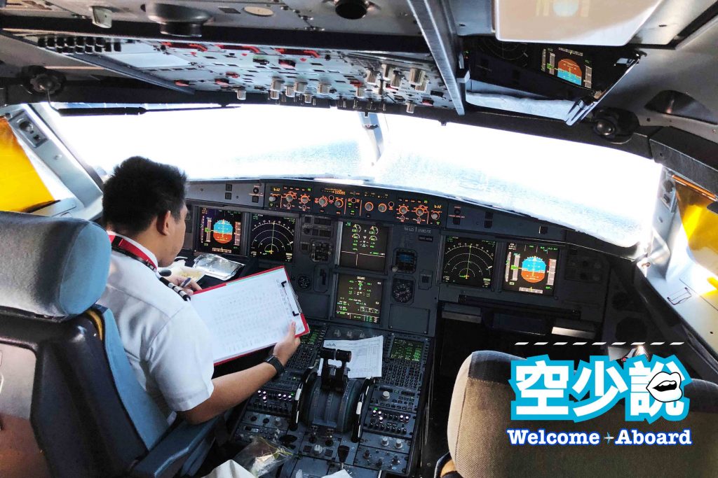 空服員 緊急撤離的程序