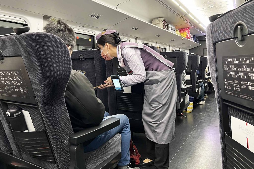 EMU3000 騰雲座艙