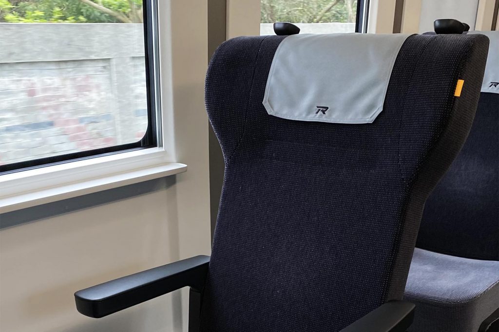 EMU3000 騰雲座艙