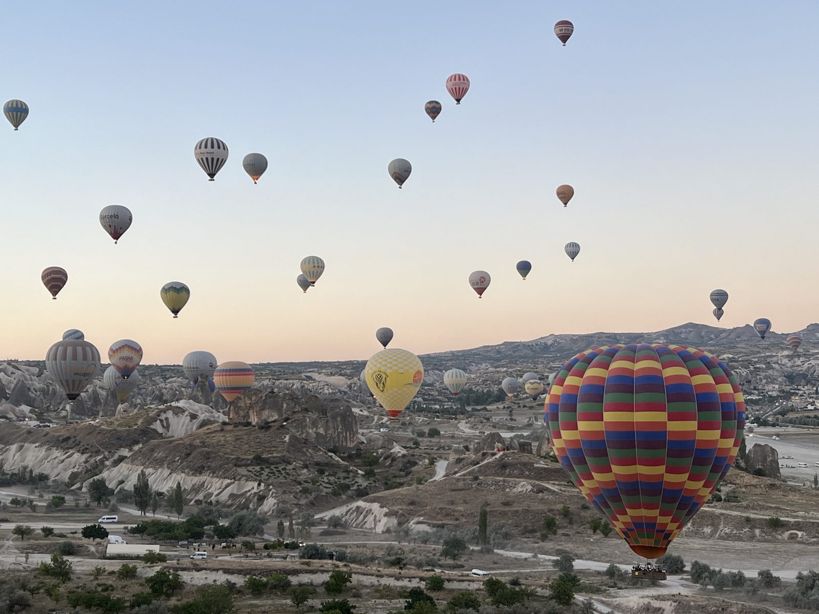 < 土耳其 卡帕多奇亞 >  必朝聖的喀斯特地形＆熱氣球之旅
